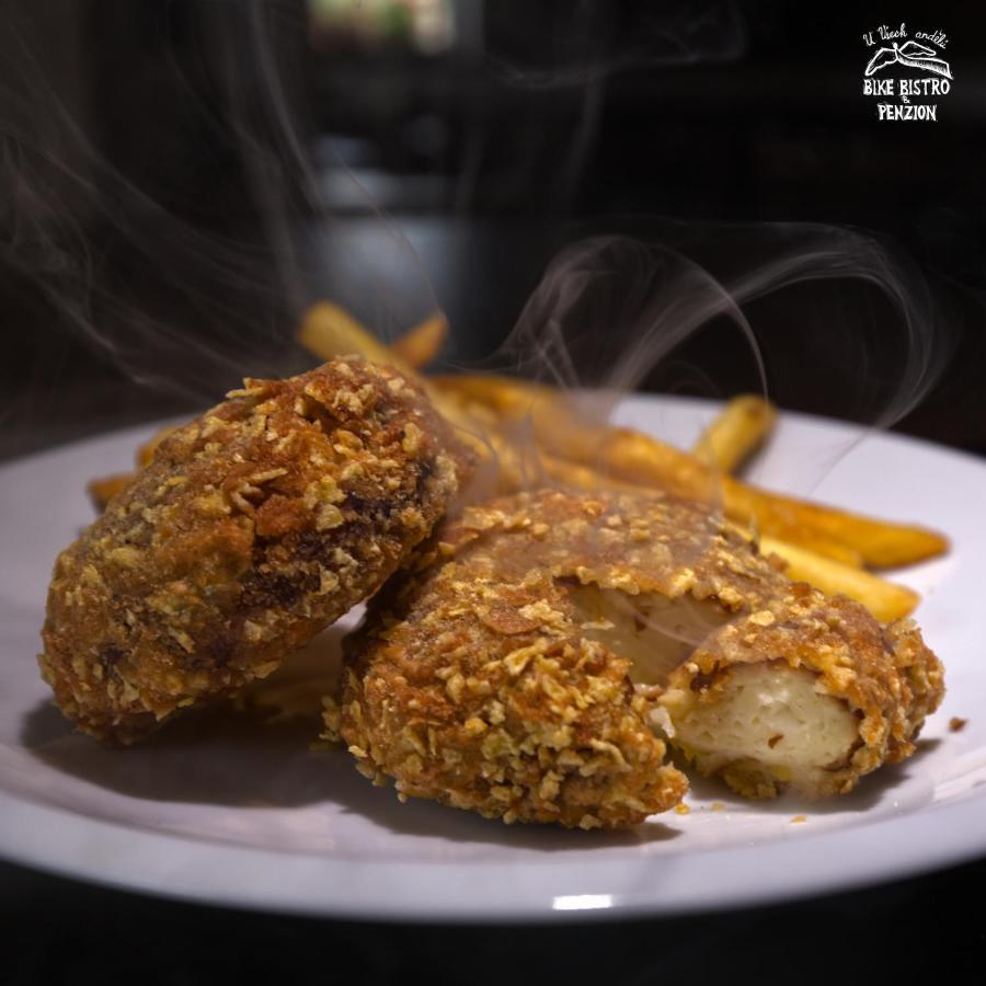 Bike Bistro A Penzion U Vsech Andelu Нове Место под Смркем Екстериор снимка
