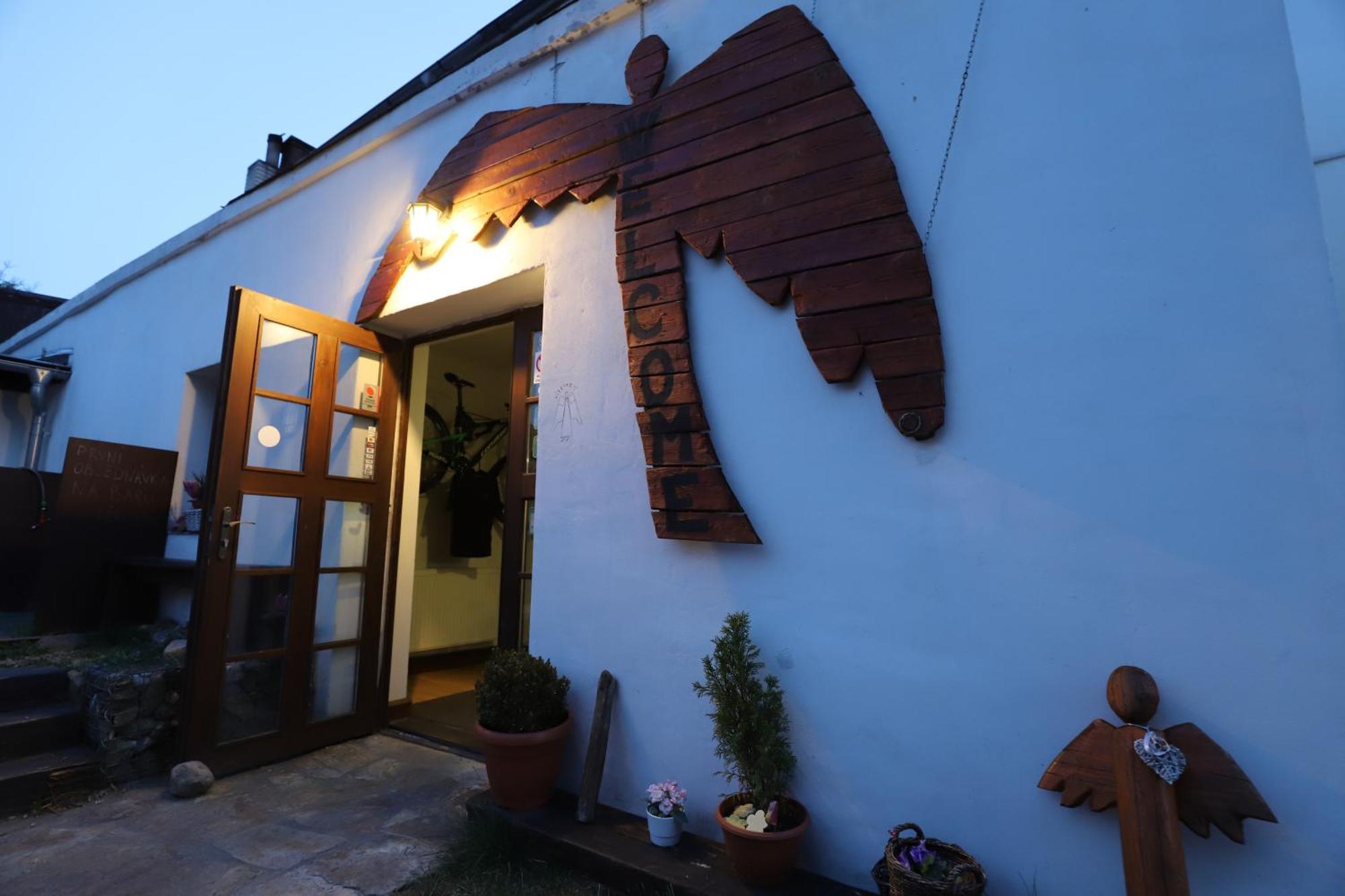 Bike Bistro A Penzion U Vsech Andelu Нове Место под Смркем Екстериор снимка